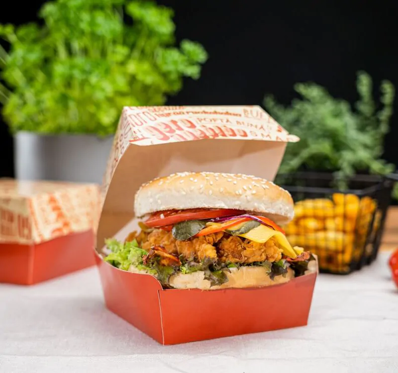 kolorowe pudełka do burgerów