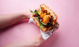 i waffle Waffle con il pollo sotto forma di panino
