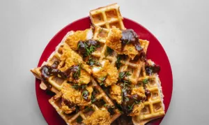 i waffle con il pollo Waffle salati per bambini