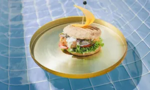 Burger di pesce con il pesce con l’impanatura Che cos'è un fishburger?