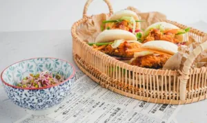 Bao buns with crispy chicken Il pollo semplice all’asiatica