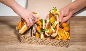 Chicken Dog nel set Party Box