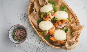 il pollo all’asiatica con le verdure Ramen con il pollo con l’impanatura Holly Powder